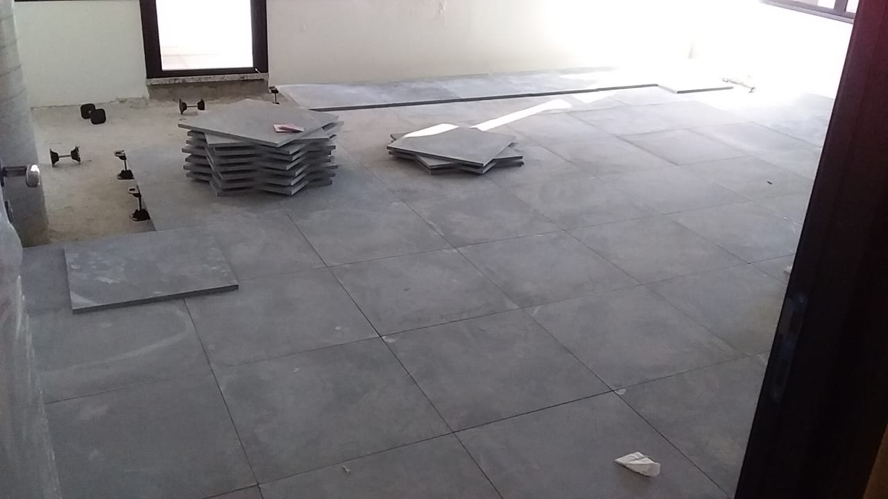 Instalação de piso elevado